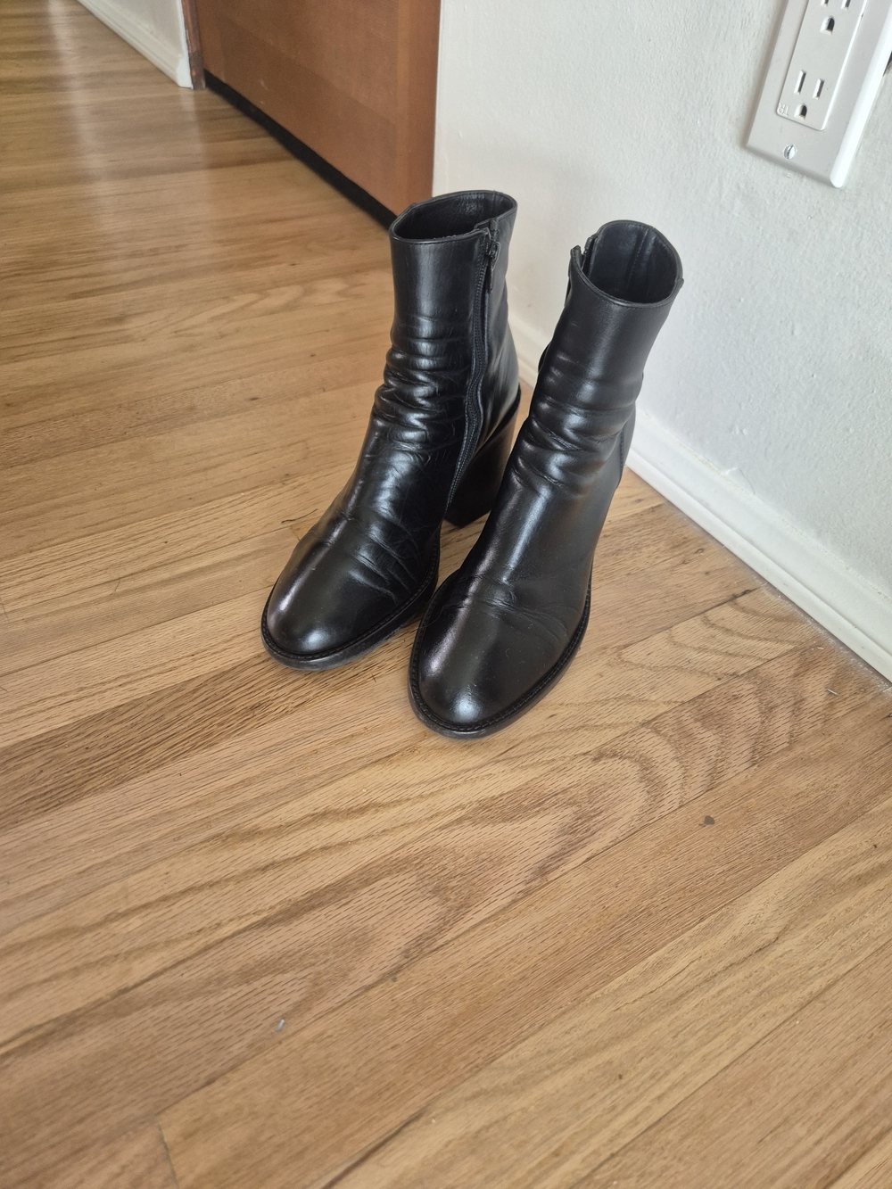 Anne Demeulmeester Black Leather Women's Ankle Boots  Side Zip 3" Stacked Heel.